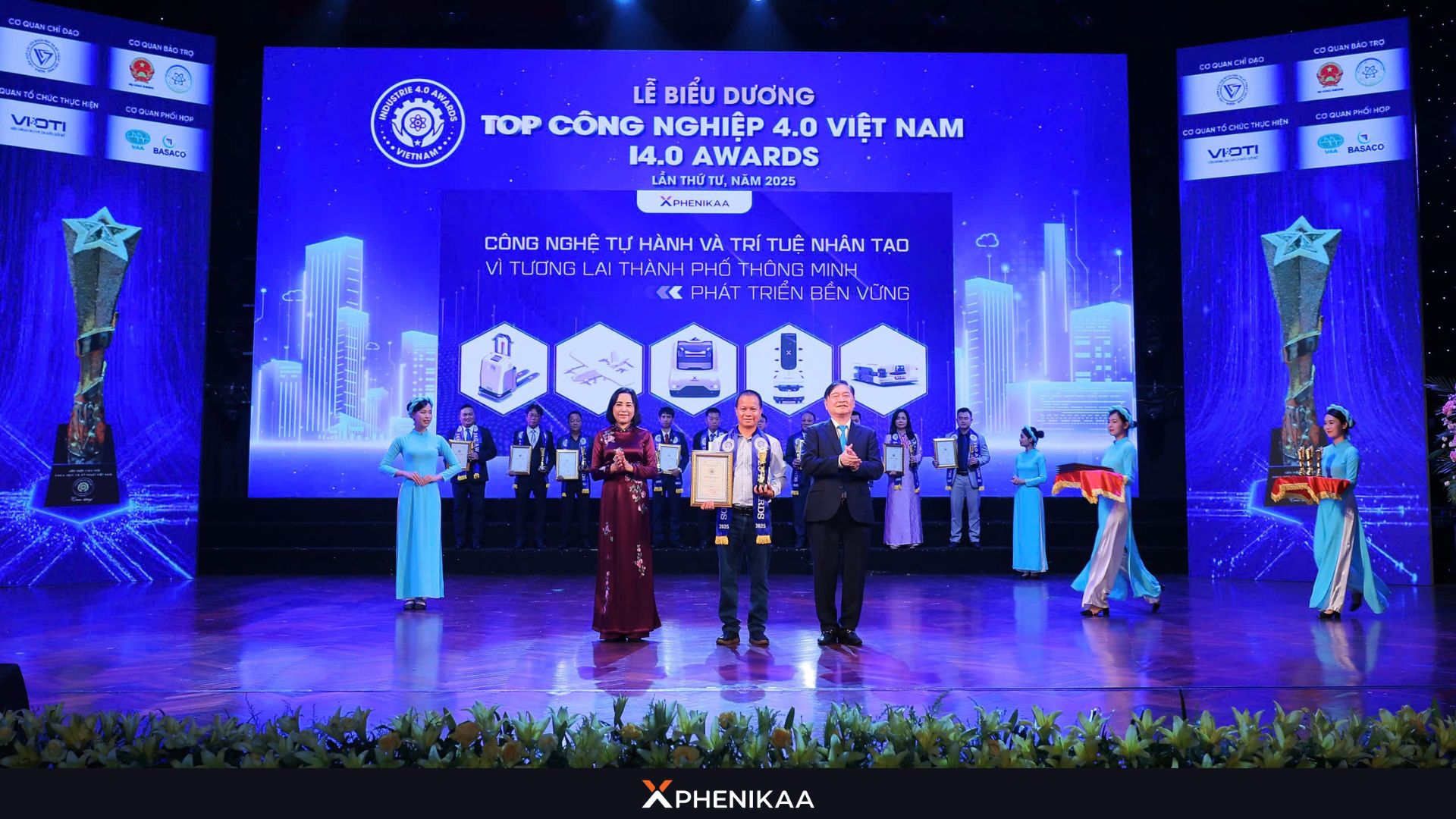 PHENIKAA-X CELEBRATED AT THE 2025 “TOP INDUSTRY 4.0 VIETNAM” AWARDS